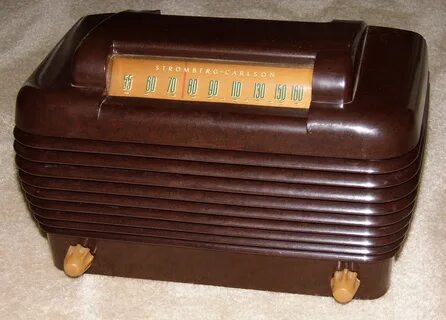 File:Vintage Stromberg Carlson AM Table Radio, Model 1500, B