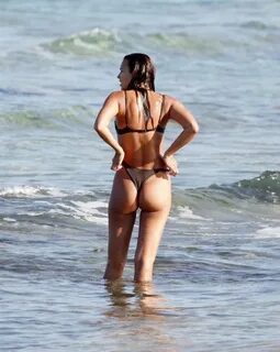 Irina Shayk Showed Her Nipples On The Beach In Ibiza (31 Pho