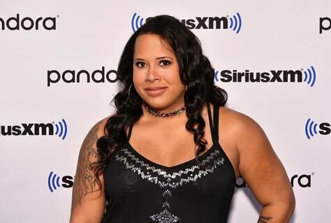 Sports Fan ejected for transphobic Nyla Rose sign at AEW wre