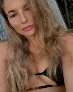 Sexy UFC Fighter Maryna Moroz Blows Off Stripper Comments - 