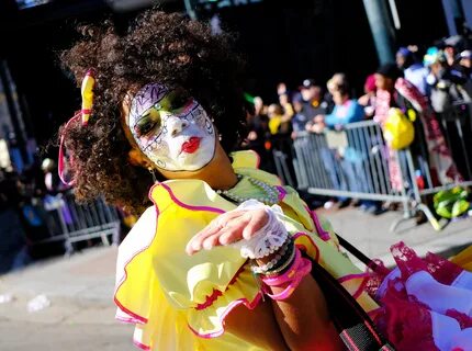 New Orleans Mardi Gras festival sees women flash their boobs