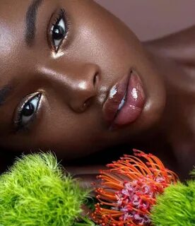 mulheres negras linda queixo #BlackwomenBeautiful em 2019 Maquiagem para pe...