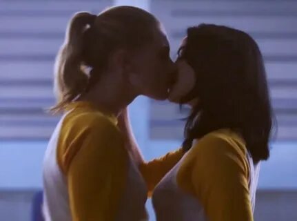 Riverdale Jughead And Betty First Kiss - img-uber