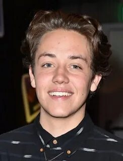 Ethan Cutkosky Height, Weight, Age, Affairs, Family, Biograp