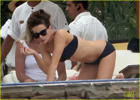 Kate Beckinsale: Black & White Bikini Mama!: Photo 2840187 B