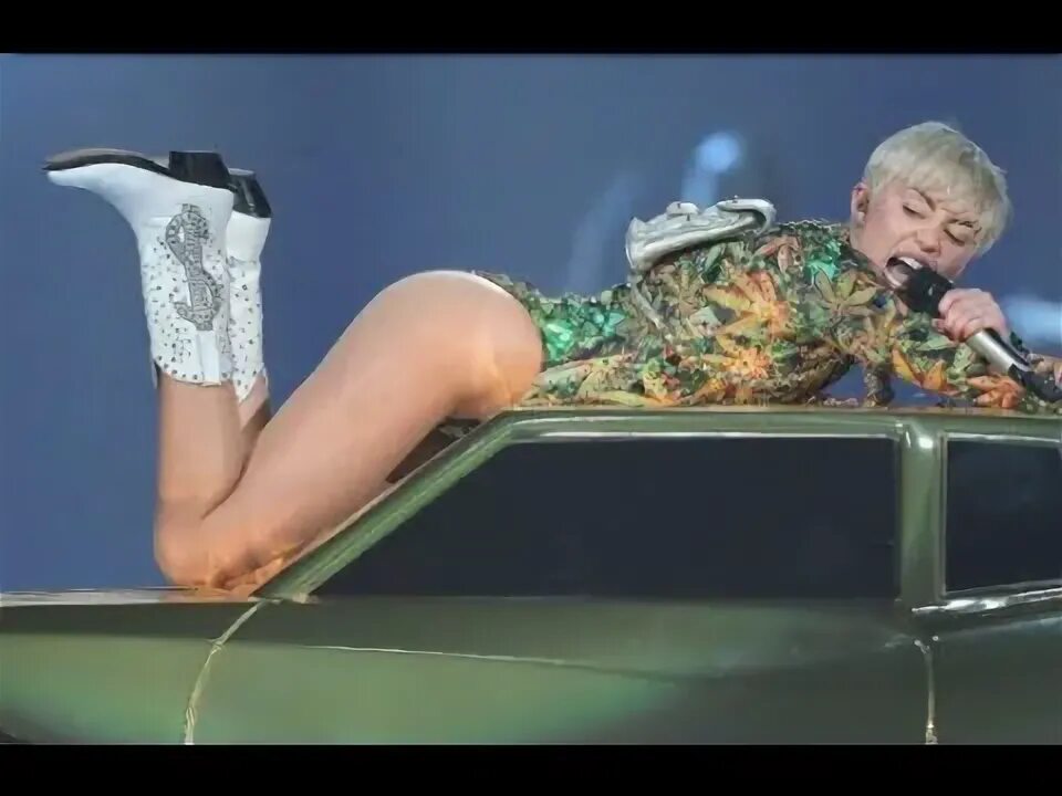 Miley Cyrus - Bangerz Tour LIVE - QUEEN OF TWERK - YouTube