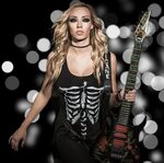 Picture of Nita Strauss
