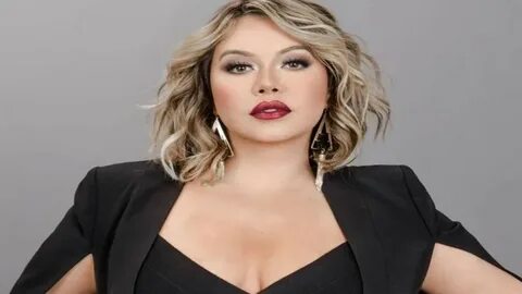 Chiquis Rivera - Chiquis Rivera se baja los leggings y enseñ