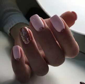 Pink and rose gold glitter gel manicure. Are you obsessed? R