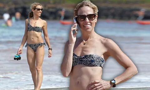 Sheryl Crow shows off her super toned figure in a patterned 