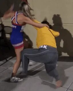 Bully starts fight with petite cheerleader, gets her bottom 