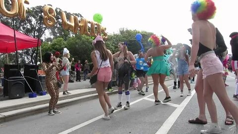 "Church of 8 Wheels" @ Bay To Breakers 2014 - YouTube