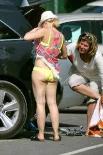 Kristen Bell showing off her yellow bikini ass at the beach 