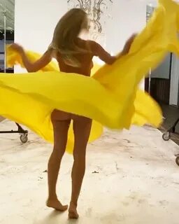 Heidi Klum Upskirt (4 Photos And GIF) - FappeningThots