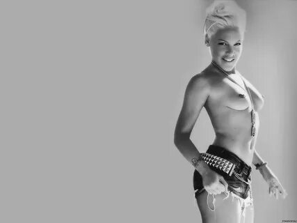 The Singer Pink Completely Naked - Porn Photos Sex Videos