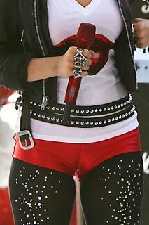 More Pics of Christina Aguilera Short Shorts (4 of 11) - Chr