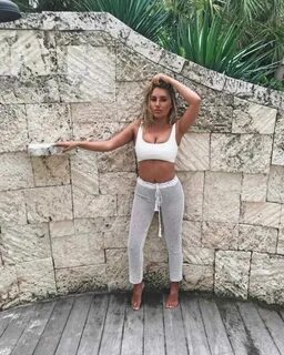 The Hottest Paulina Gretzky Photos Around The Net - 12thBlog