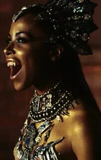 Queen Akasha Queen of the damned, Vampire movies, Aaliyah