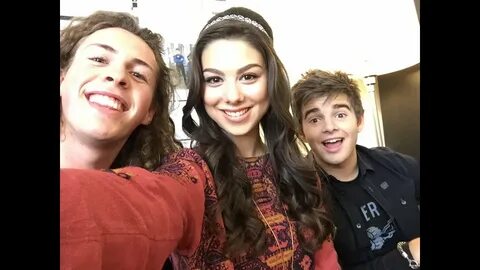 M chats with 'The Thundermans' - YouTube