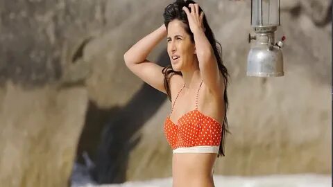 Katrina kaif hot and sexy in bikini showing navel - YouTube