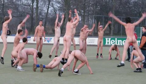 Dutch-sports-team-naked