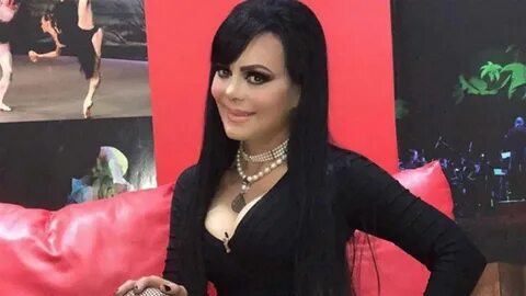 A sus 58 años Maribel Guardia presume pronunciado escote en 