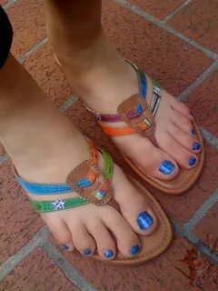 File:Woman wearing leather flip flops.jpg - Wikimedia Common