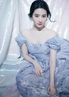 Ghim của Edo Waldo trên Crystal Liu Yi Fei Công chúa, Nữ thầ