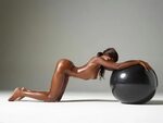 Simone - Body And Ball - Nuded Photo