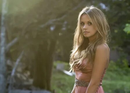 Carly Pearce Explains The Relatable Story Behind "Hide The W