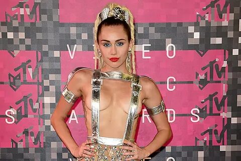 Dina Minggu sore ing Los Angeles, Upacara Penghargaan Video MTV taunan, ing...