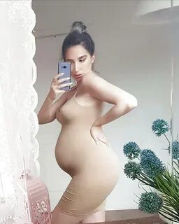 Sexy pregnant belly (18/25) .