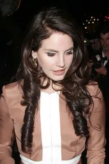 Lana Del Rey's Hairstyles & Hair Colors Steal Her Style Page