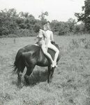 Naked horseriding (26) Doogleburger
