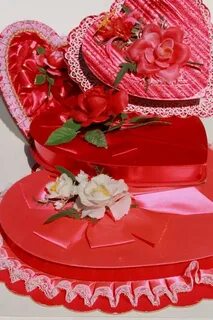 Vintage Valentine Heart shape candy box Figurines & Knick Kn