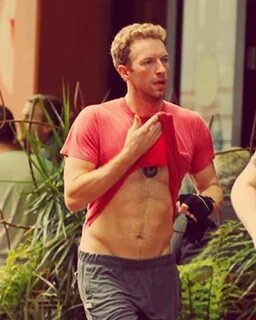 Chris Martin. Those abs 3 Chris martin coldplay, Chris marti