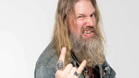 AMON AMARTH’s JOHAN HEGG Clarifies His Criticism Of UFC, Say