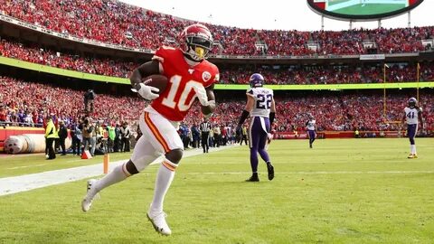 Chiefs' Andy Reid optimistic Tyreek Hill can play vs. Raider