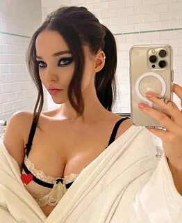 Dove Cameron Nude LEAKED Snapchat Pics & Sex Tape