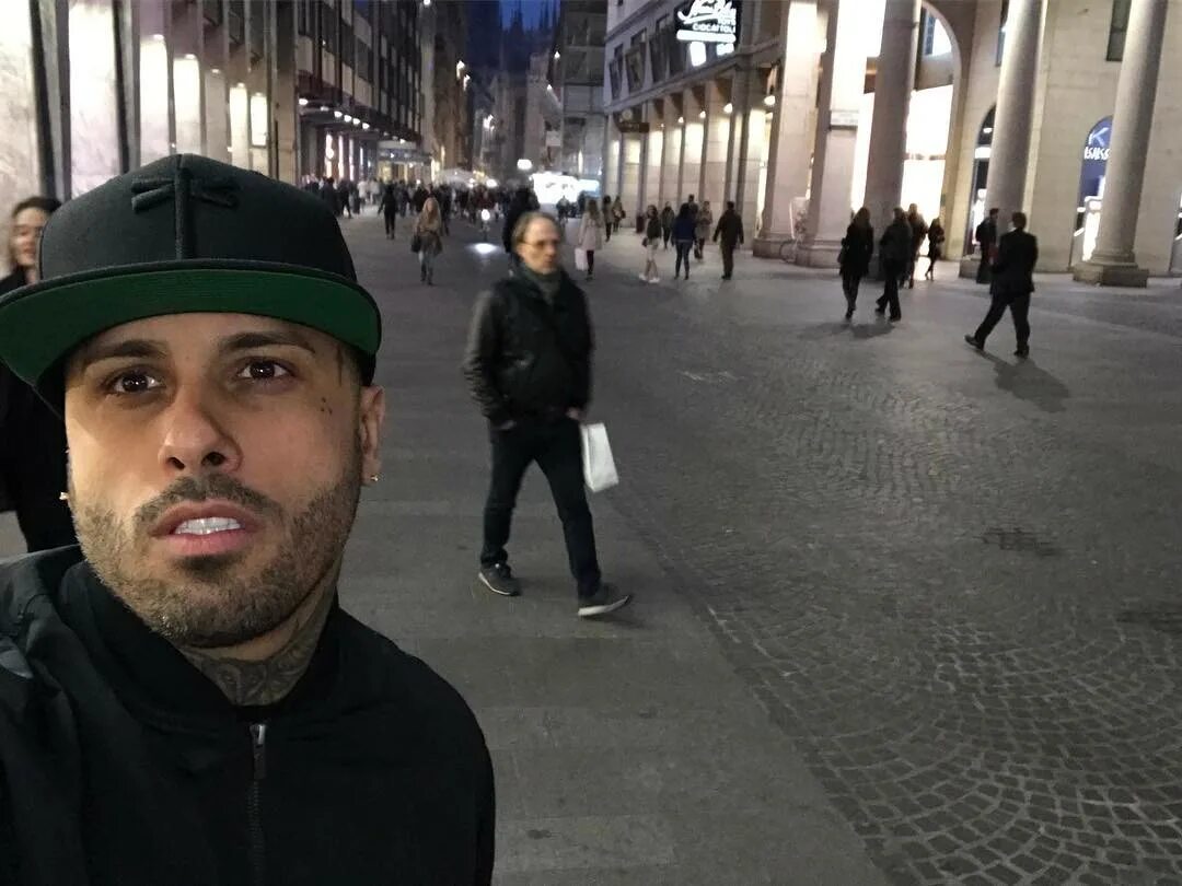 NICKY JAM в Instagram: "Milan ya de camino a París" .