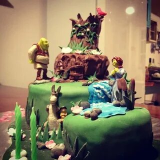 Pin de Crust N Cakes em Shrek cake ideas / Shrek themed cake