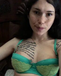 Eevee Bee on Twitter: "LiVE with Ginger on @chaturbate in 20 min, getting ready 