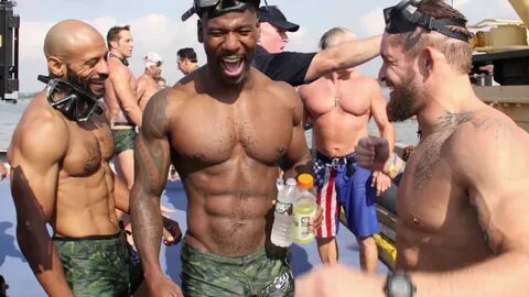 U.S. Navy SEALs Swim the Hudson for Charity - YouTube