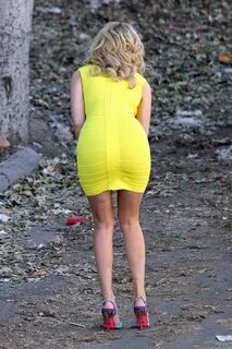 Elizabeth Banks - Looking Hot in yellow dress-11 GotCeleb