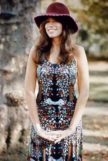 Pin by Janice Challen on Carly Simon Carly simon, Outfits 70