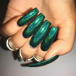 Дизайн ногтей зеленого цвета с блестками (79 фото)