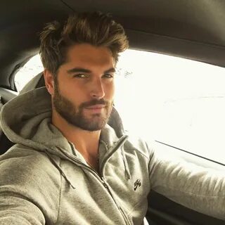 Nick Bateman on Instagram: "Rainy Days in LA" Homens de barb