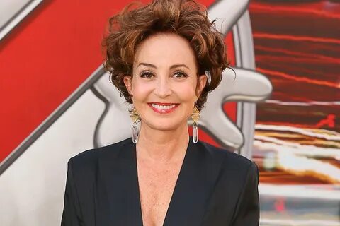 Young Sheldon Casts Annie Potts as Young Meemaw - TV Guide