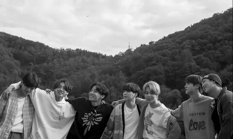 BTS выпустили черно-белый вариант клипа Life Goes On TOPKPOP