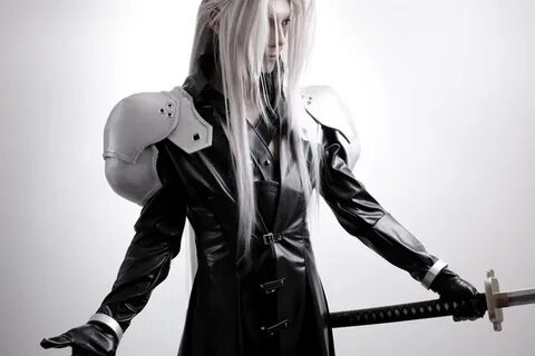U(U) Sephiroth Cosplay Photo